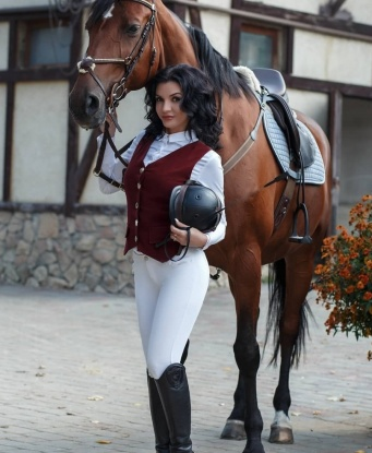 В Москве я создам атмосферу, в которой ты забудешь о реальности и погрузишься в океан удовольствия. Мои услуги включают безграничный эротический массаж, горячий стриптиз и полный релакс. Мои фото подтверждают мою красоту и аппетитные формы. Уверена, ты останешься восхищен моей индивидуальностью и талантом доставлять незабываемое удовольствие. Заходи ко мне и получи неповторимый опыт, о котором будешь мечтать снова и снова. 💋 2110, 34 года