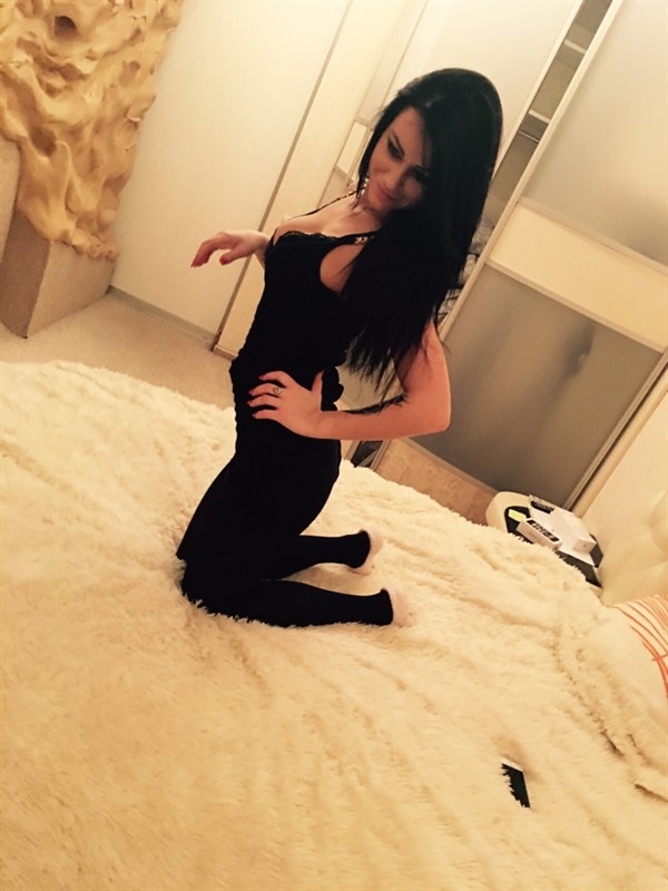 Развратная шалунья ждет встречи с похотливым мужчиной. Мои умения в постели не оставят вас равнодушными. Приезжайте, не пожалеете! 21878, 20 лет