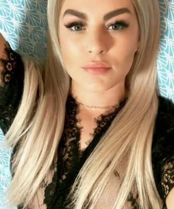 Молодая, горячая и страстная брюнетка приглашает в гости порядочного мужчину для незабываемого времяпровождения. Готова исполнить все твои сокровенные желания. 3684, 26 лет